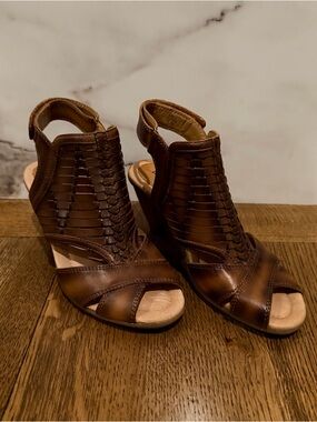 Earth Libra Alpaca Leather Fringe Clog Sandals Size 7.5